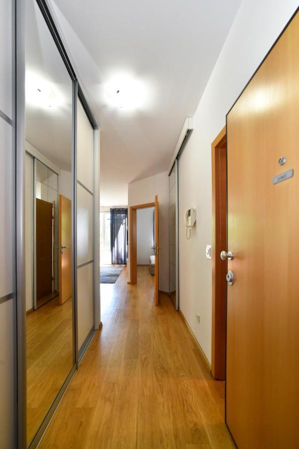 Block Apartment Park With Private Garage Parking ザグレブ エクステリア 写真