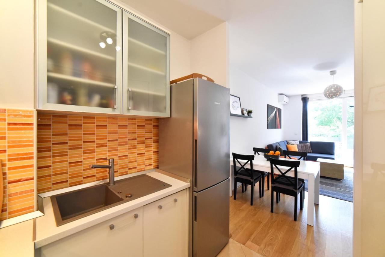Block Apartment Park With Private Garage Parking ザグレブ エクステリア 写真