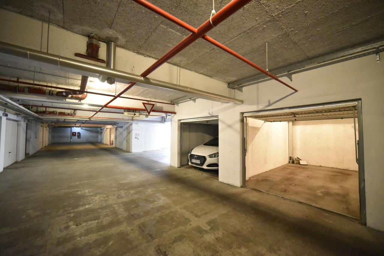 Block Apartment Park With Private Garage Parking ザグレブ エクステリア 写真