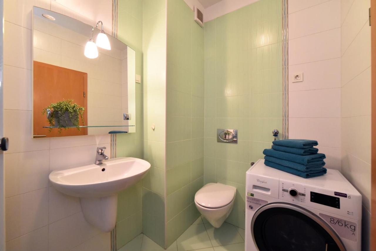Block Apartment Park With Private Garage Parking ザグレブ エクステリア 写真