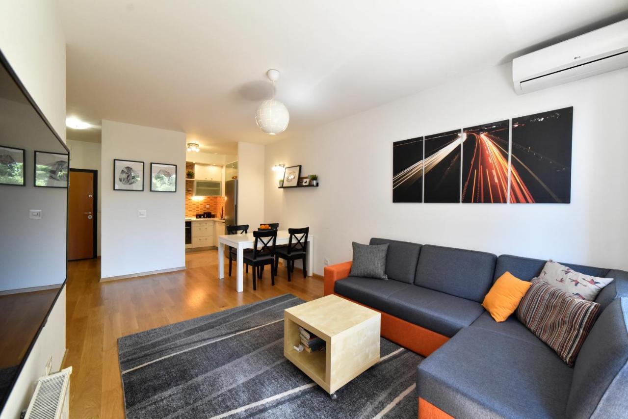 Block Apartment Park With Private Garage Parking ザグレブ エクステリア 写真